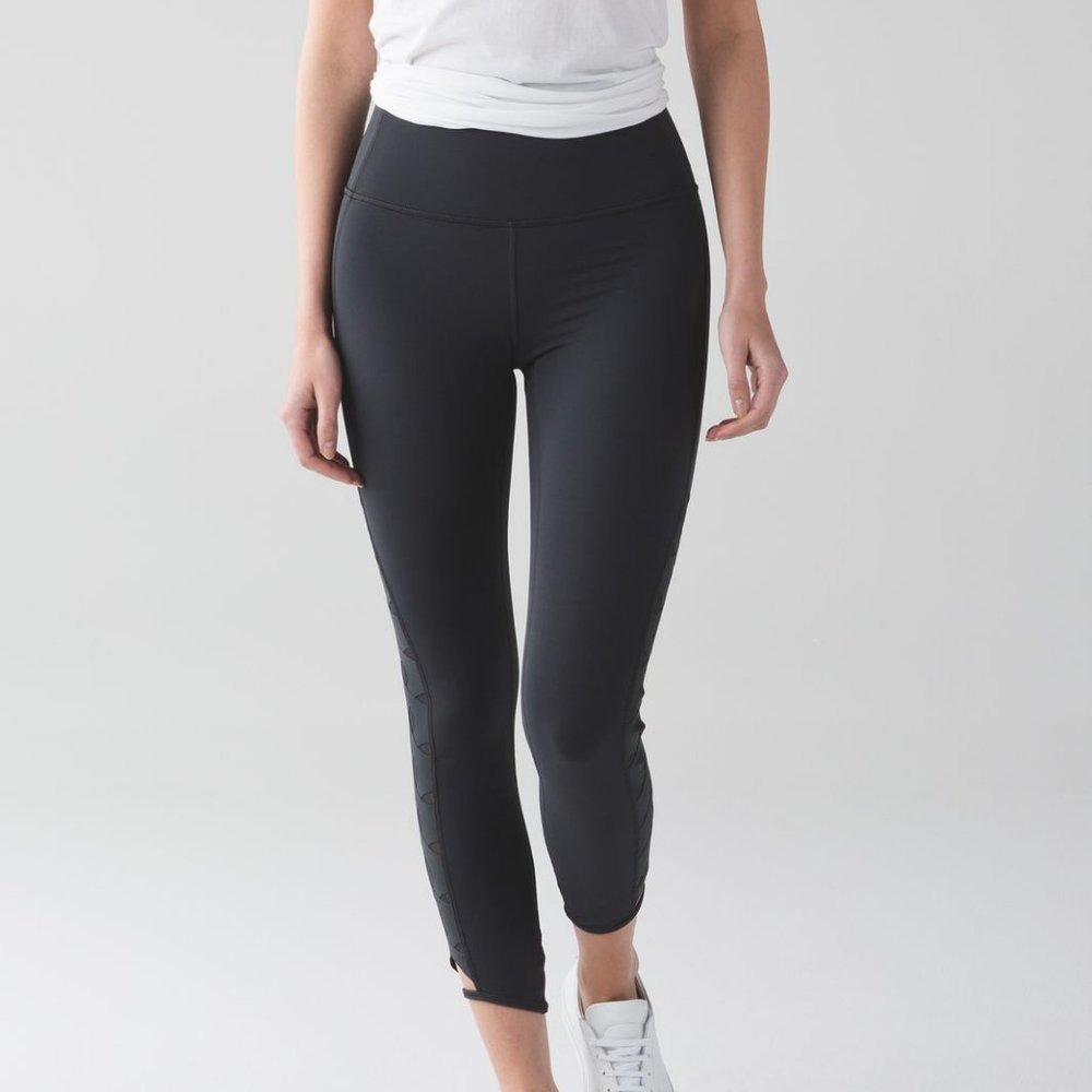 Lululemon *Rare* High Rise Serene Tights *EUC* (Size 8)